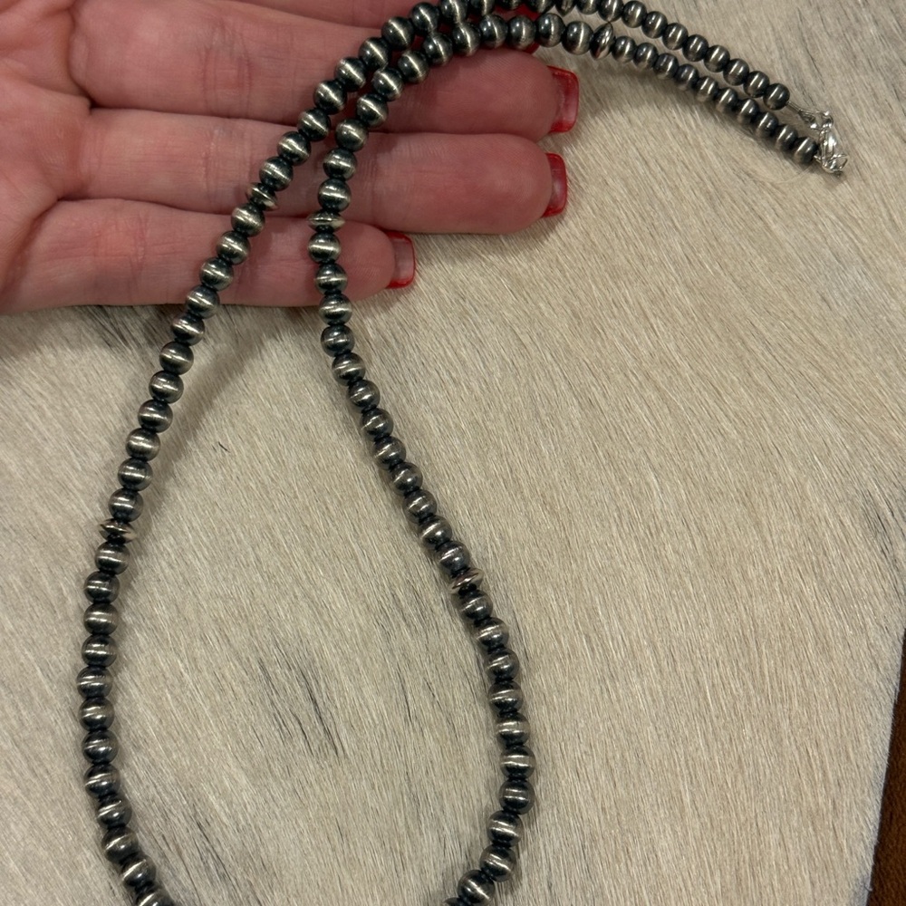Native American Sterling Silver Graduated 5mm Navajo Pearl Saucer Necklace 18”